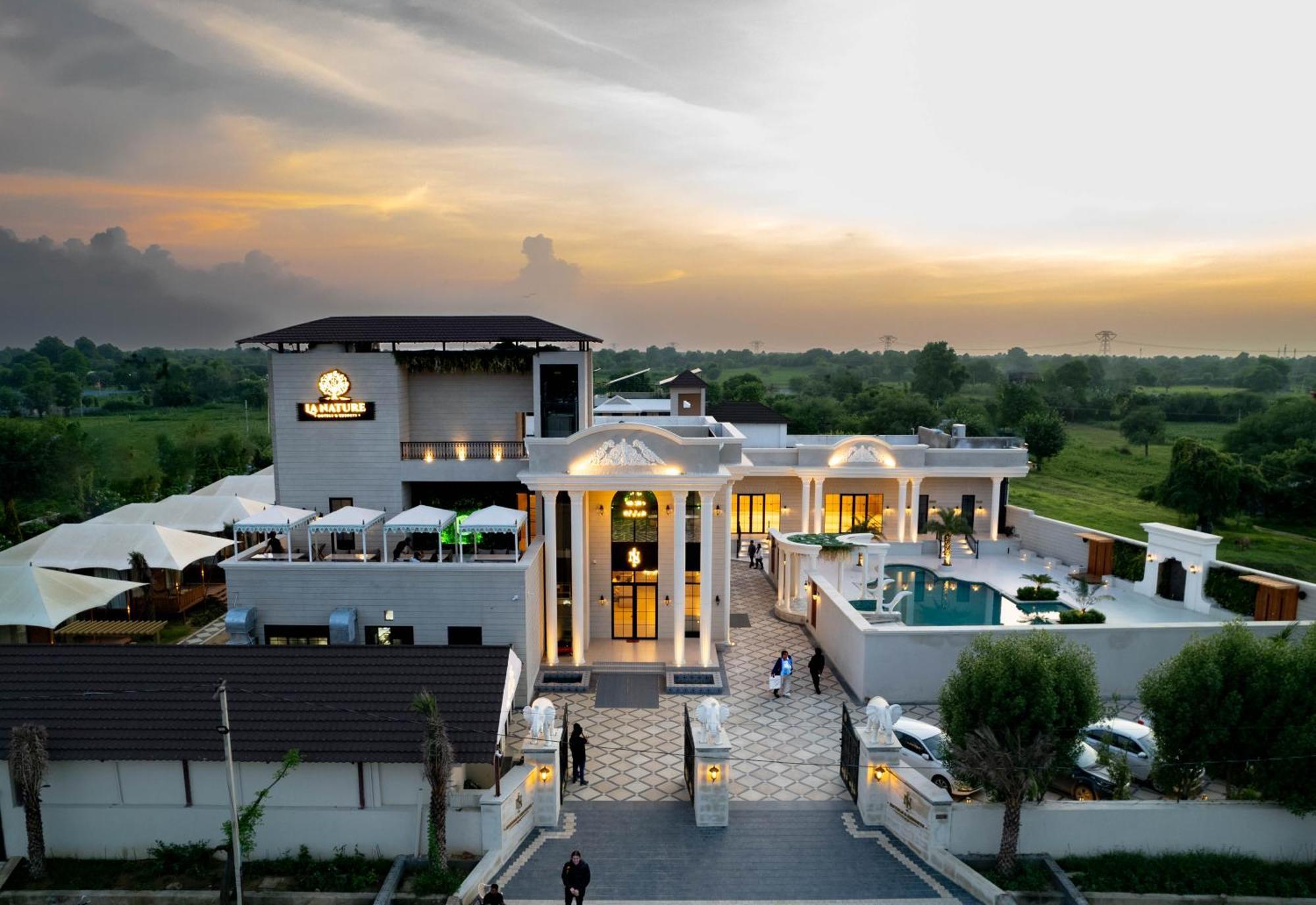 La Nature Hotels & Resorts Sikar エクステリア 写真