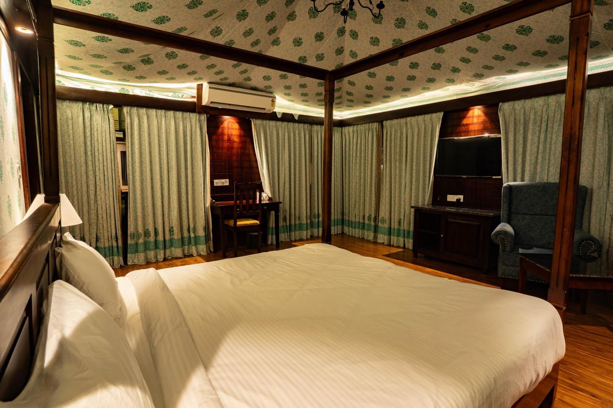 La Nature Hotels & Resorts Sikar エクステリア 写真
