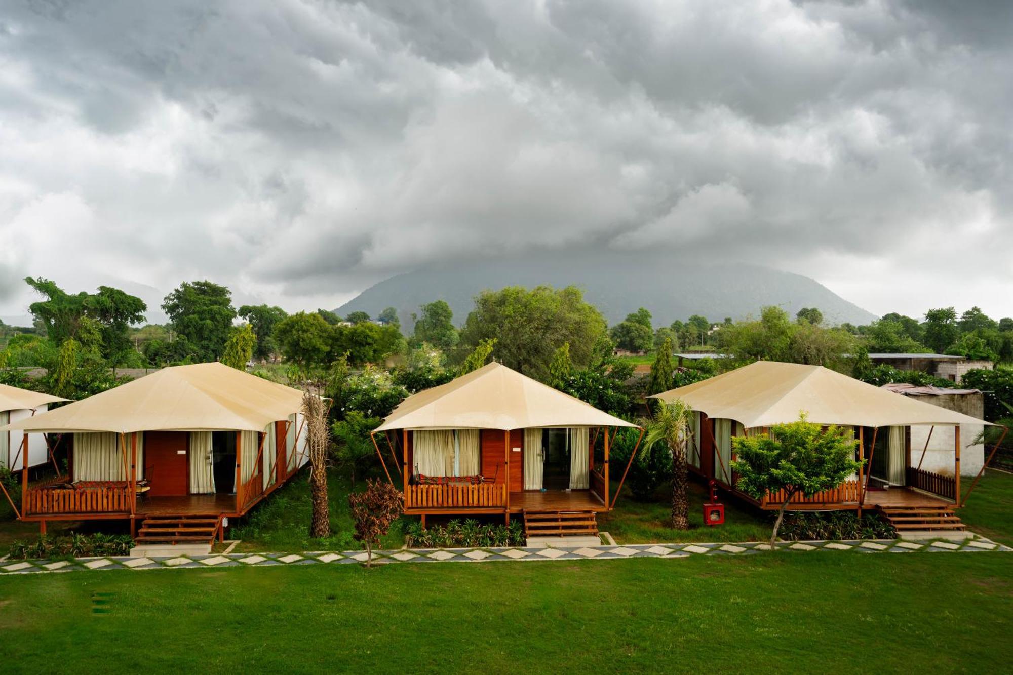 La Nature Hotels & Resorts Sikar エクステリア 写真